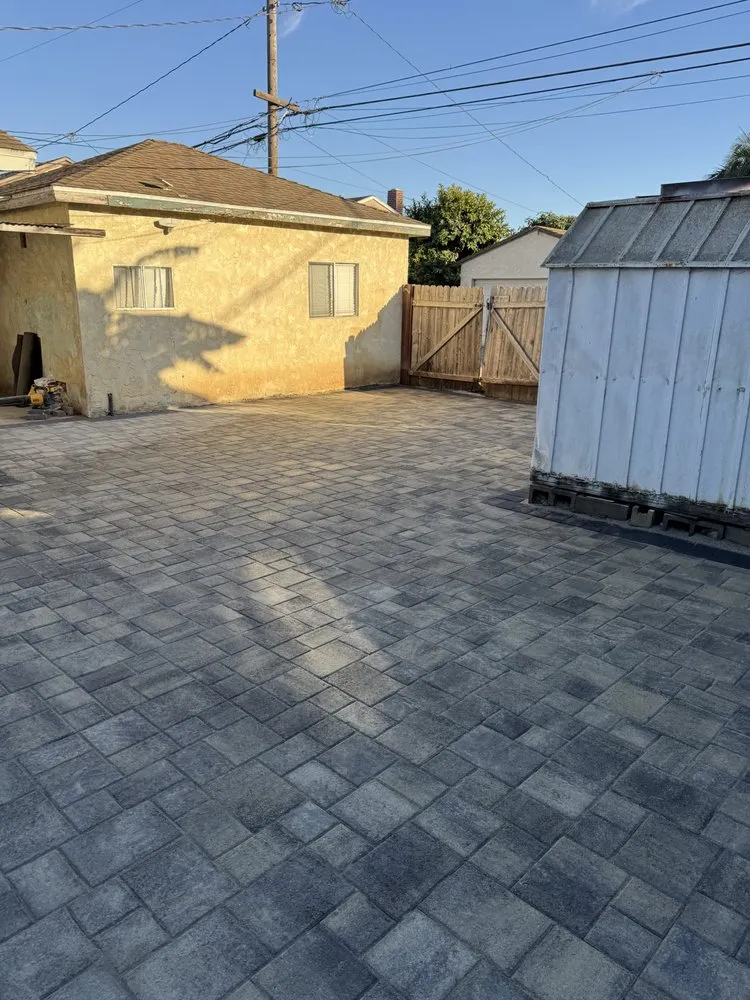 Top-rated garden landscaping with custom design in Oxnard, CA by Alvarez Masonry & Design