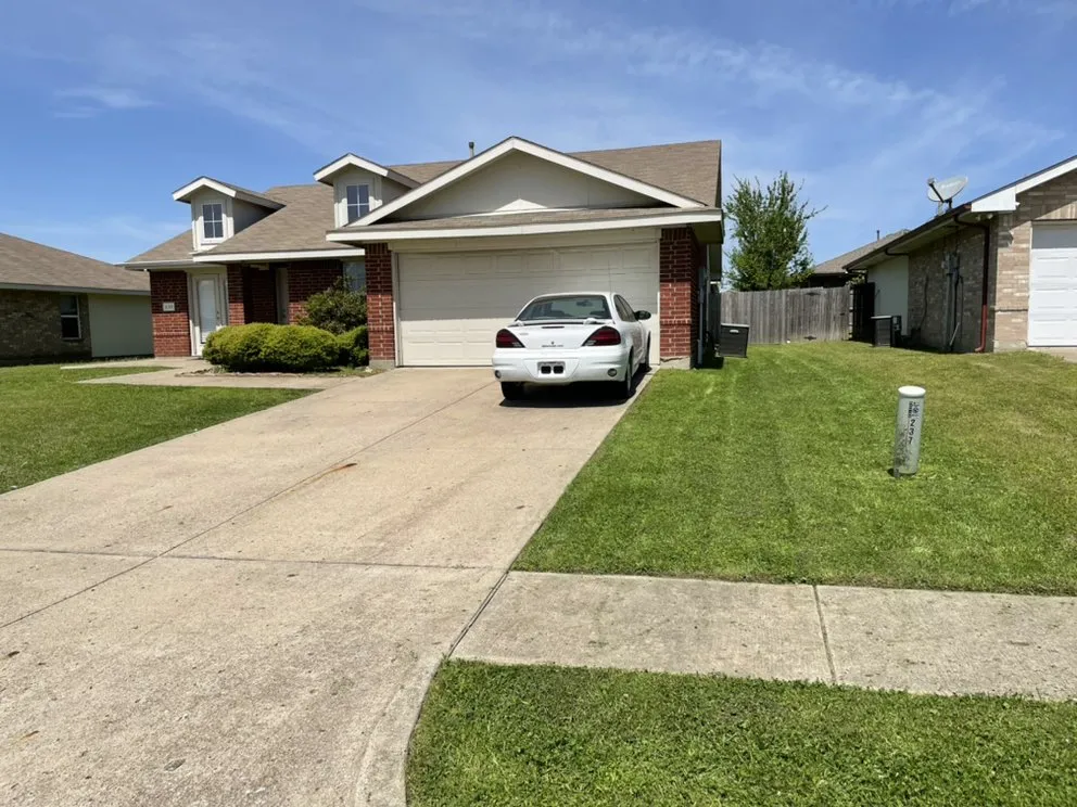 Custom yard cleanup service experts serving Terrell, TX - Alvarez Mowing Services