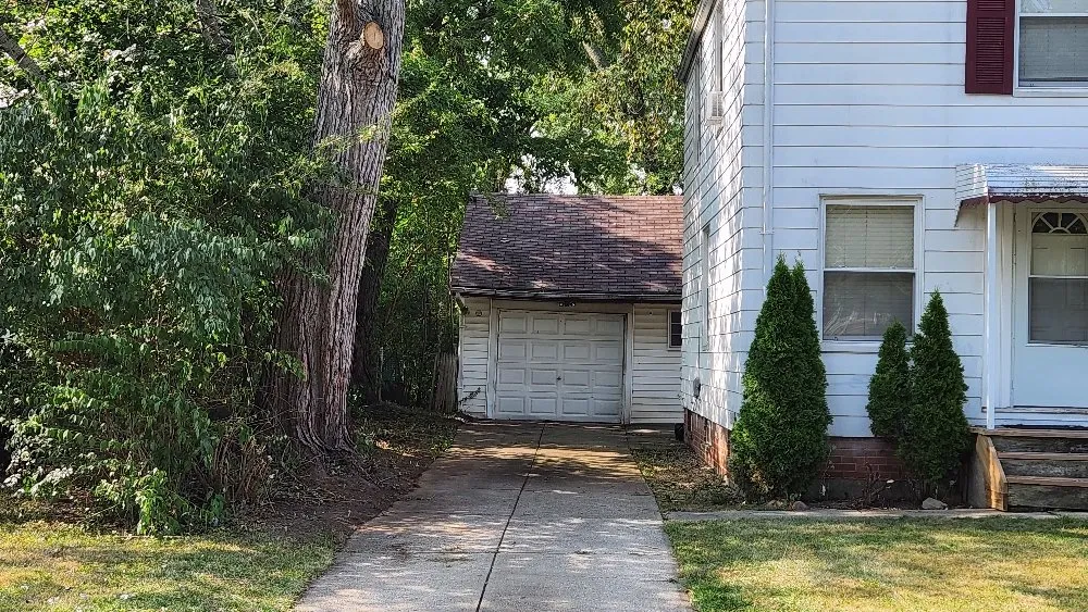 Professional garden landscaping with custom design in Lorain, OH by Always Exclusives