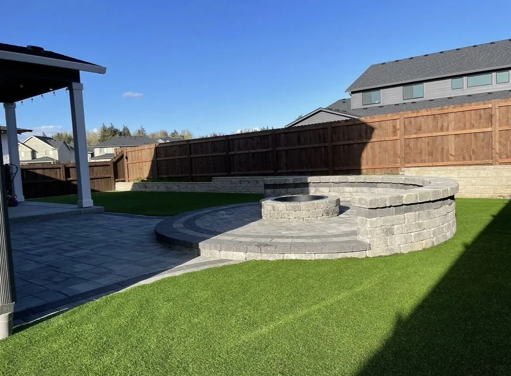 Professional garden landscaping in Woodburn, OR by Am Hardscape