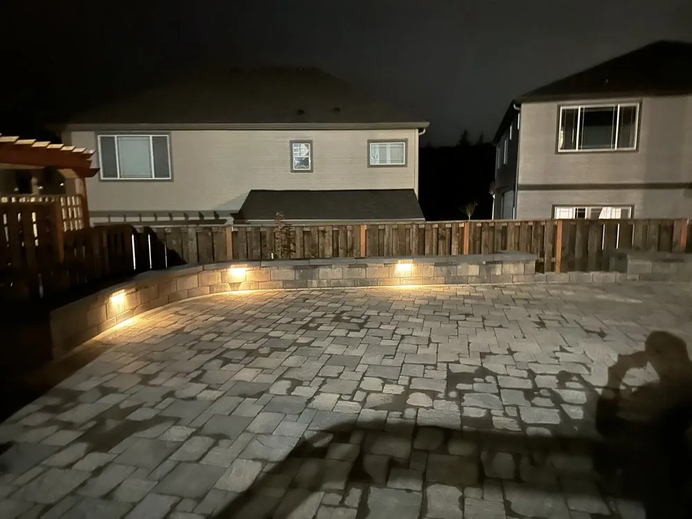 Custom landscape design with custom design in Woodburn, OR by Am Hardscape