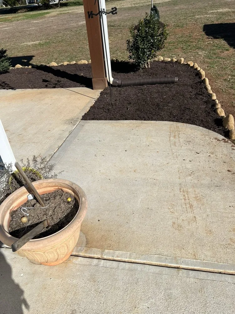 Reliable yard cleanup service in Madison, GA by A.&M. Holmes Landscape