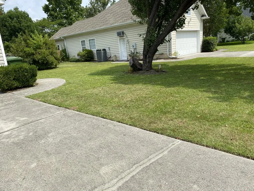Local lawn care service in Burgaw, NC by A&M landscape Services