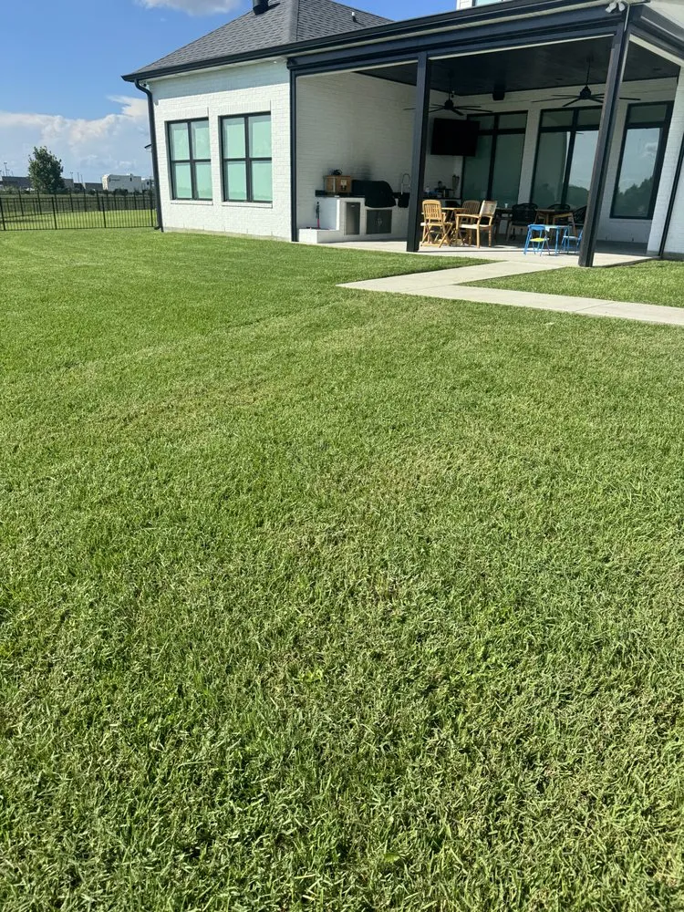 Custom lawn care service experts serving Luling, LA - AM Landscaping Lawn Care