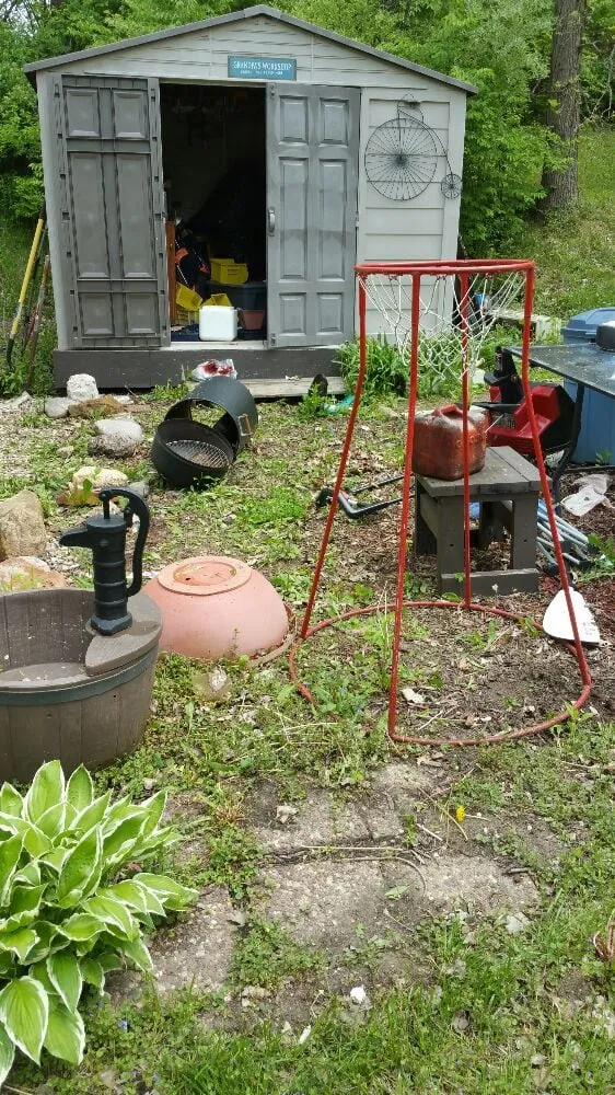 Affordable yard maintenance with custom design in Davenport, IA by A&M lawncare