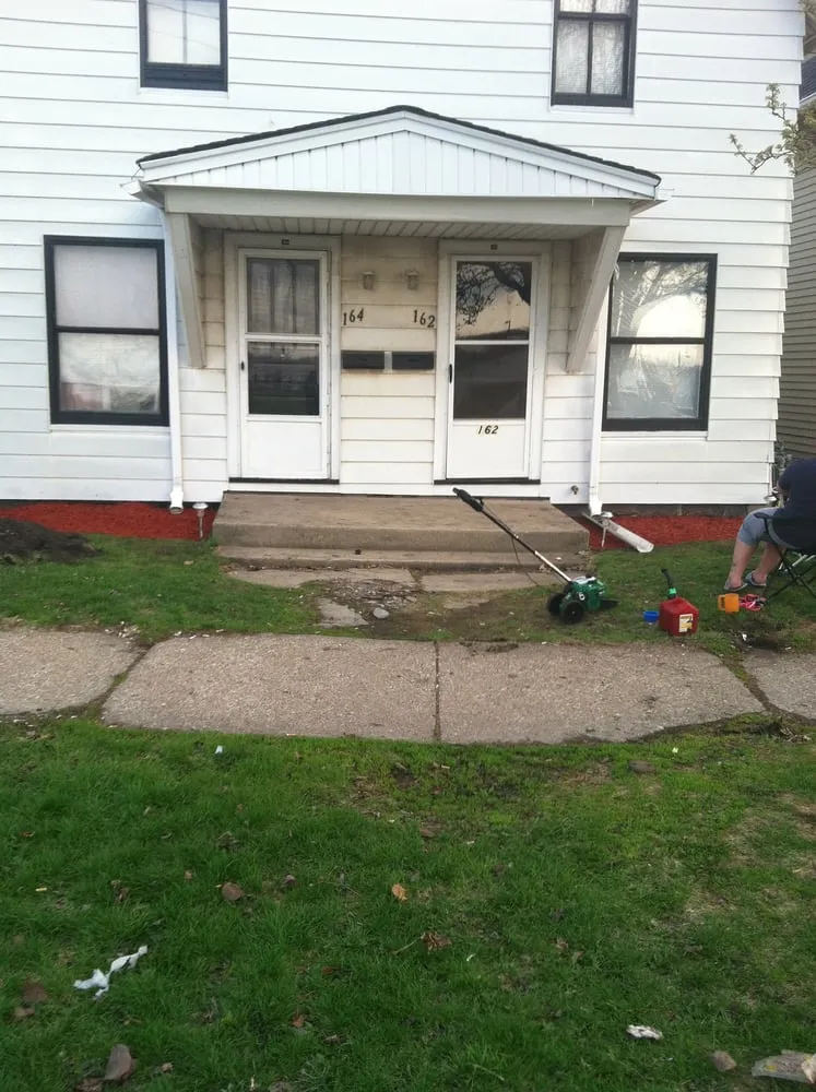 Local lawn mowing service in Moline, IL - A&M Lawncare