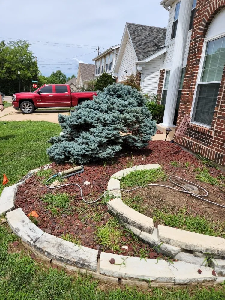 Reliable garden landscaping experts serving Hazelwood, MO - Amandas Greenthumb Lawn And Landscape