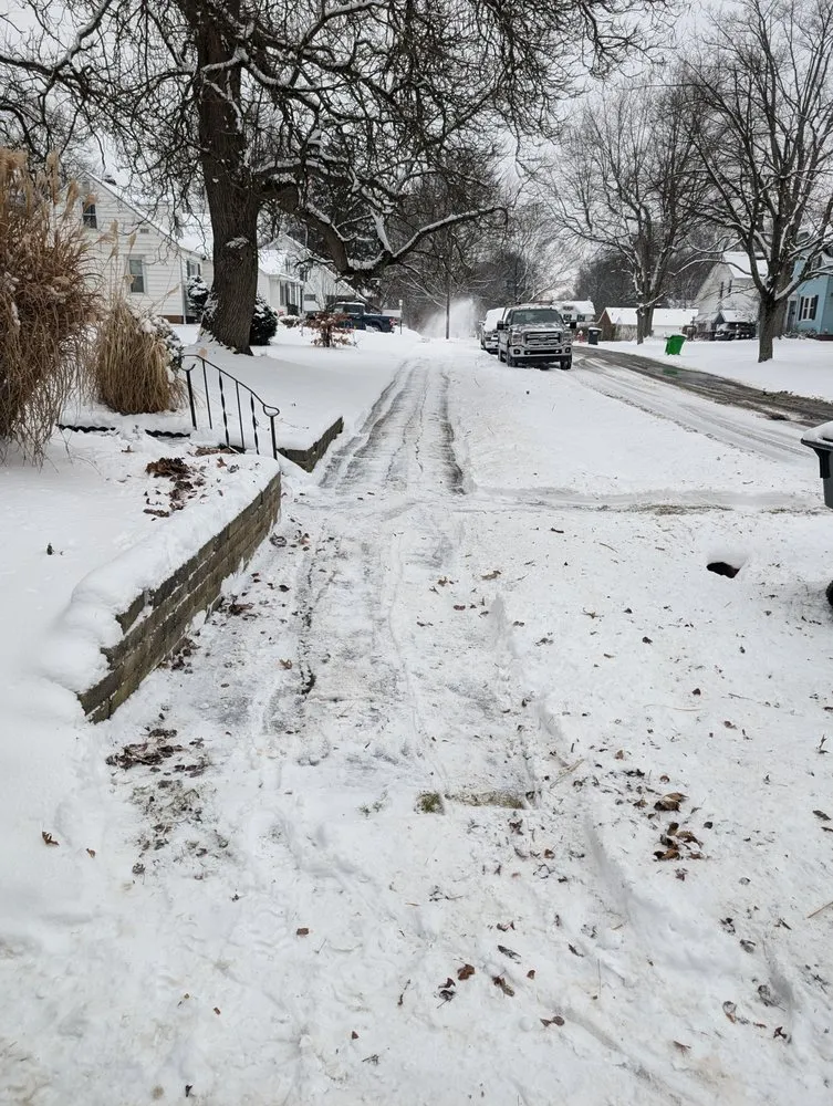 Top-rated lawn mowing service for beautiful yards in Alliance, OH by Amaysing Landscaping