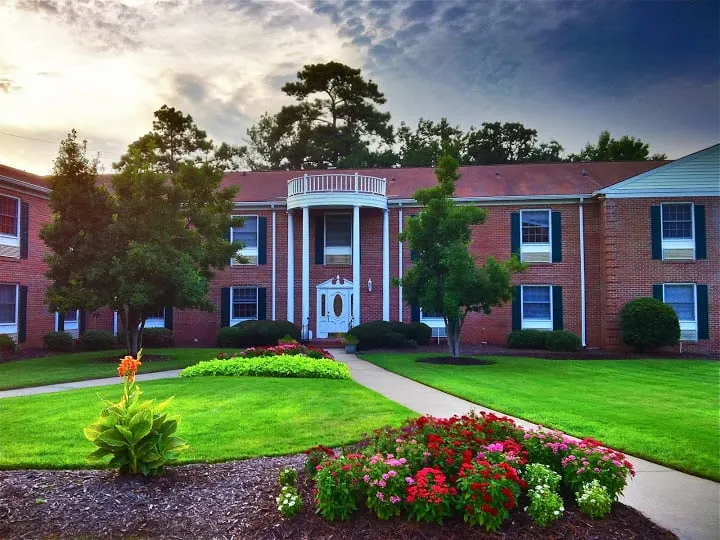 Local residential landscaping experts serving Myrtle Beach, SC - Amazing Blades Landscaping