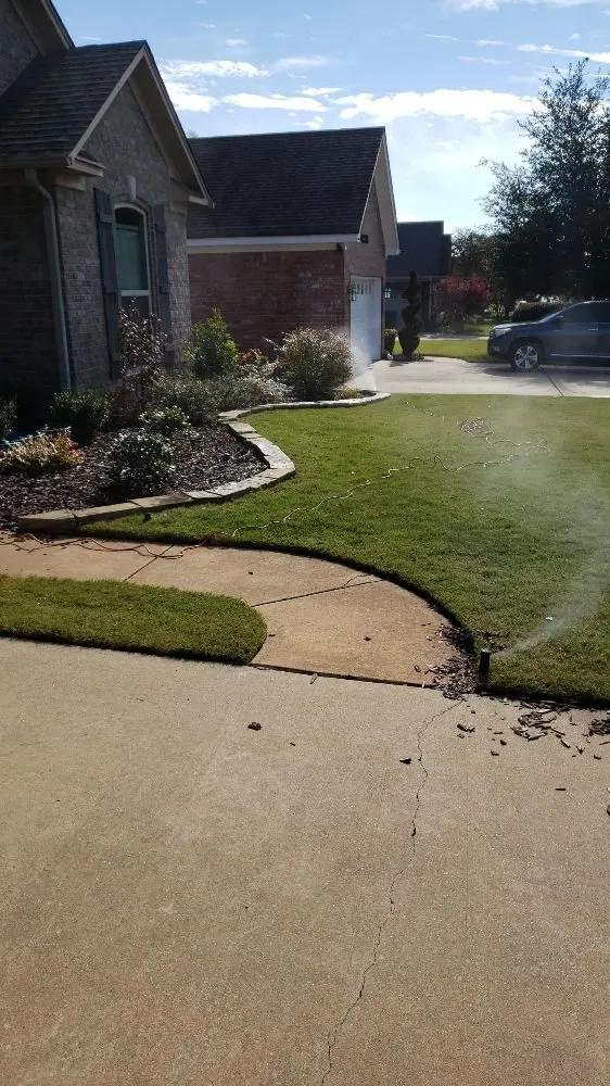 Custom landscaping services experts serving Lamar, AR - Amazing Grass Lawncare