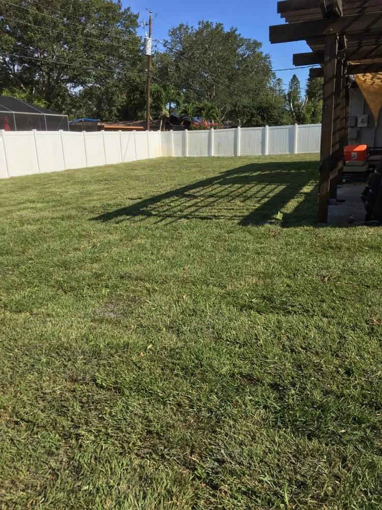 Professional lawn care service experts serving Bradenton, FL - Amazing Landscape Service