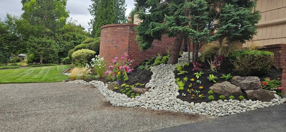Reliable yard cleanup service in Lake Stevens, WA by Amazing Landscapes