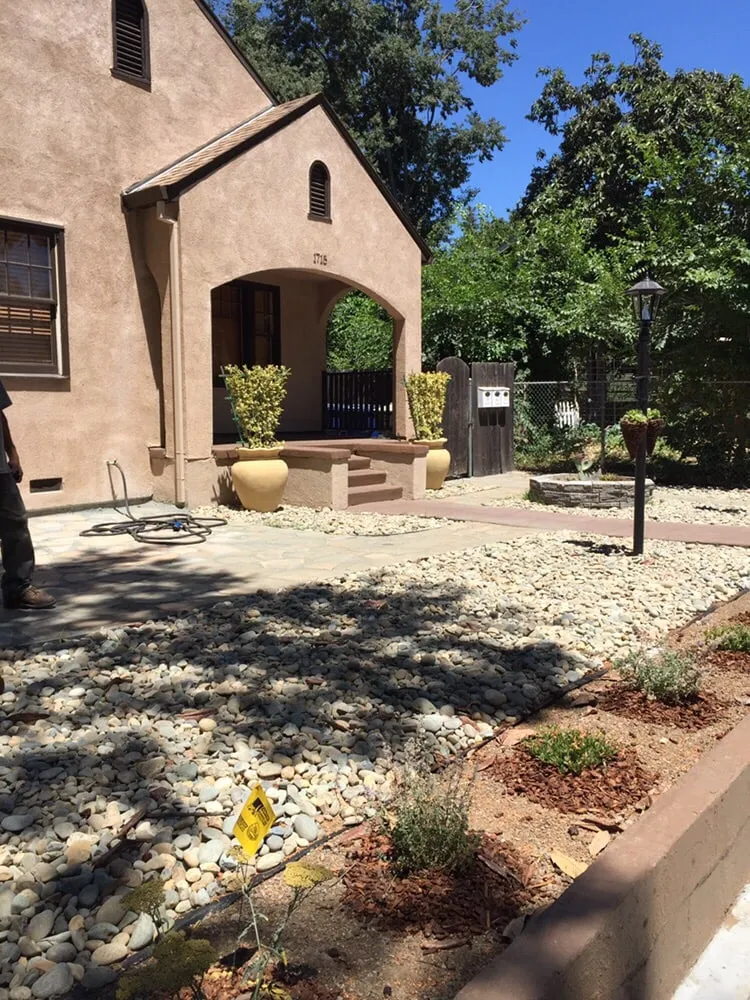 Trusted lawn mowing service in Sacramento, CA - Amazing Lawn Service