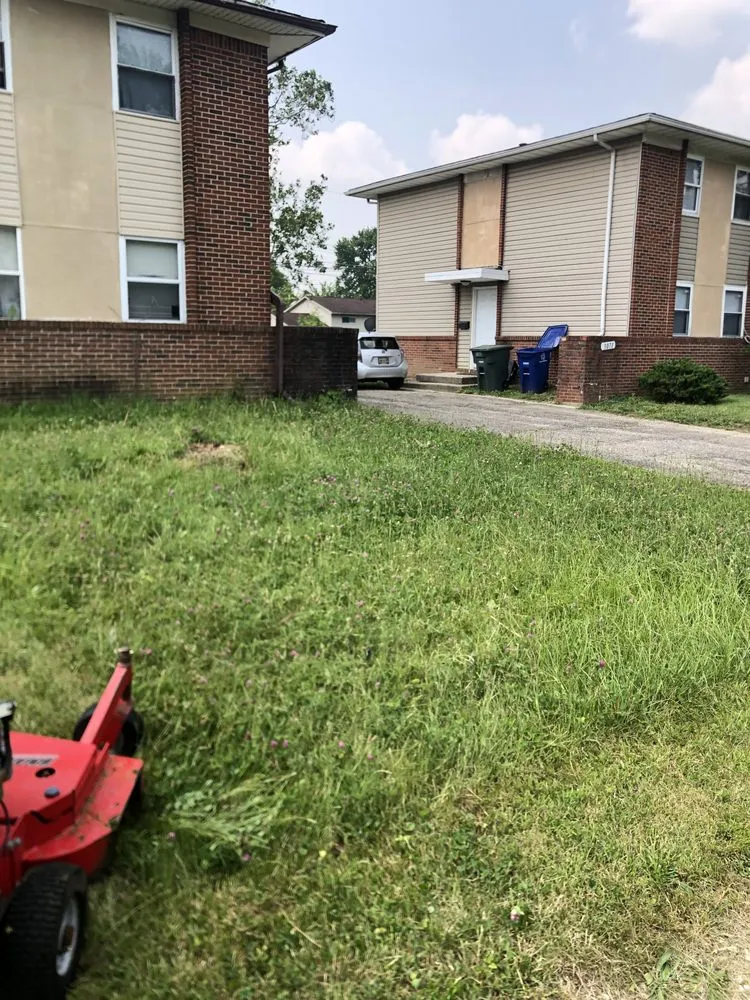 Trusted lawn mowing service in Columbus, OH by Amazing Stripes Lawncare Service