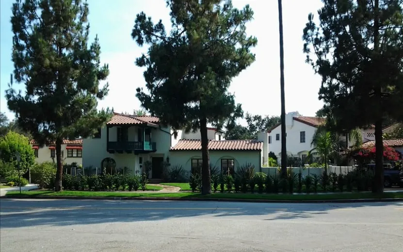 Local lawn care service experts serving Los Angeles, CA - Amazon Tree Service