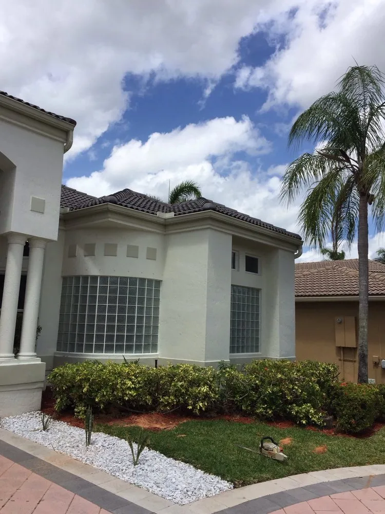 Professional garden landscaping in Pembroke Pines, FL by American Arbor Services