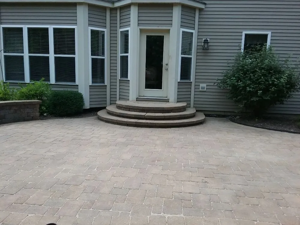 Expert yard maintenance in Geneva, IL - American Artists Landscaping