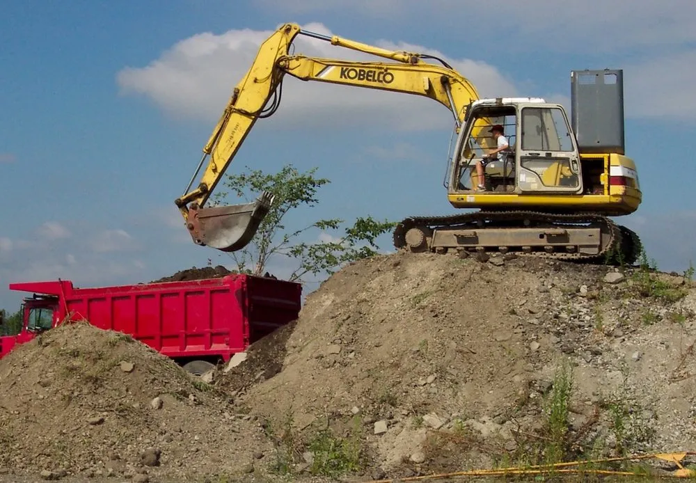 Affordable yard maintenance for homes in North Ridgeville, OH by American Earth Supply