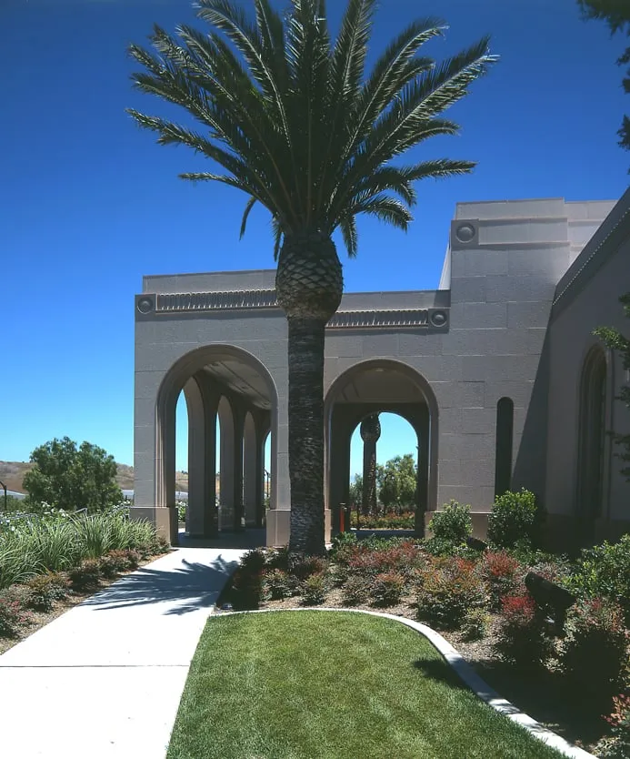 Affordable yard maintenance in Palos Verdes, CA - American Gardens
