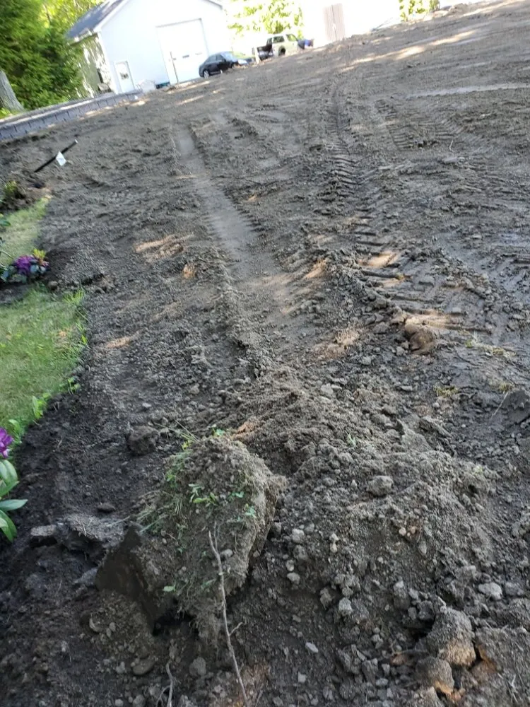 Expert lawn mowing service in Raymond, NH - American Landscape