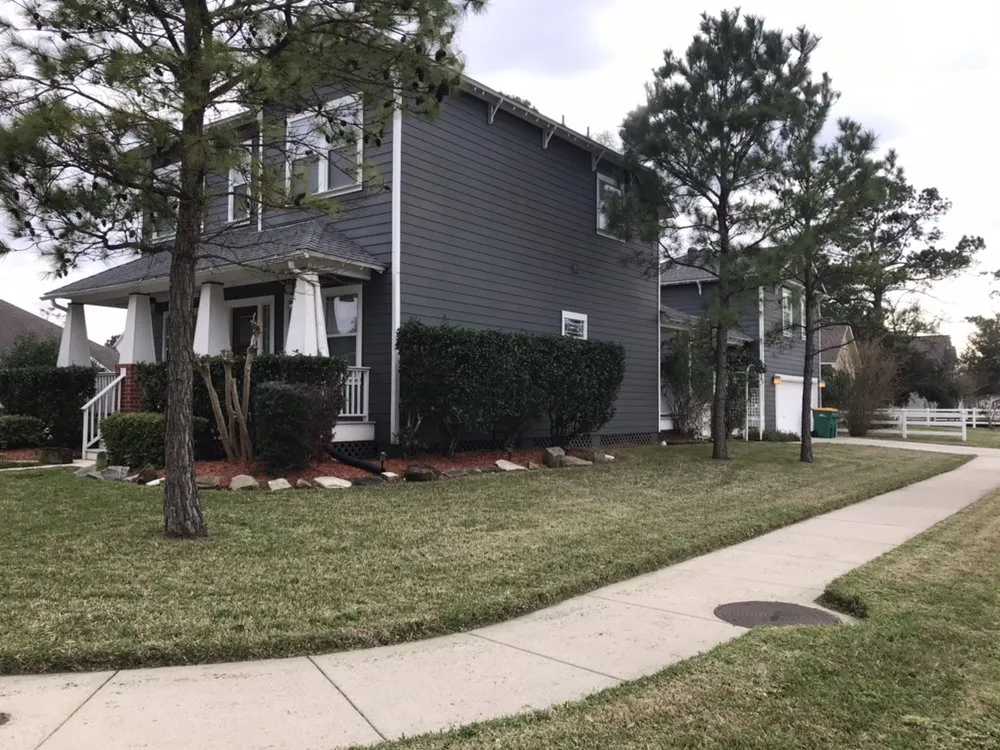 Reliable lawn care service experts serving La Marque, TX - American Lawns