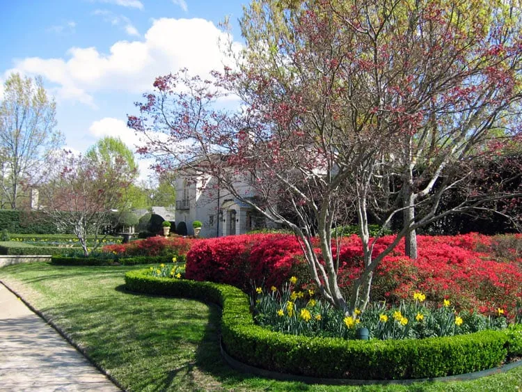 Affordable yard maintenance for homes across Gulf Breeze, FL - American Pride Lawn Care