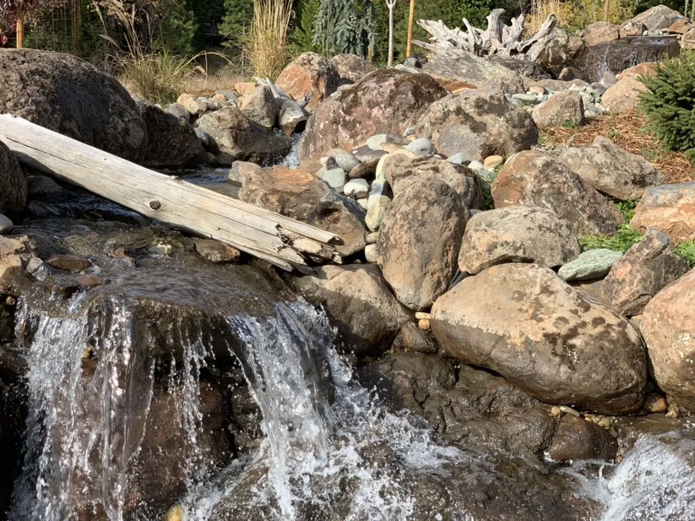 Custom outdoor landscaping in Lincoln, CA by American River Waterscapes