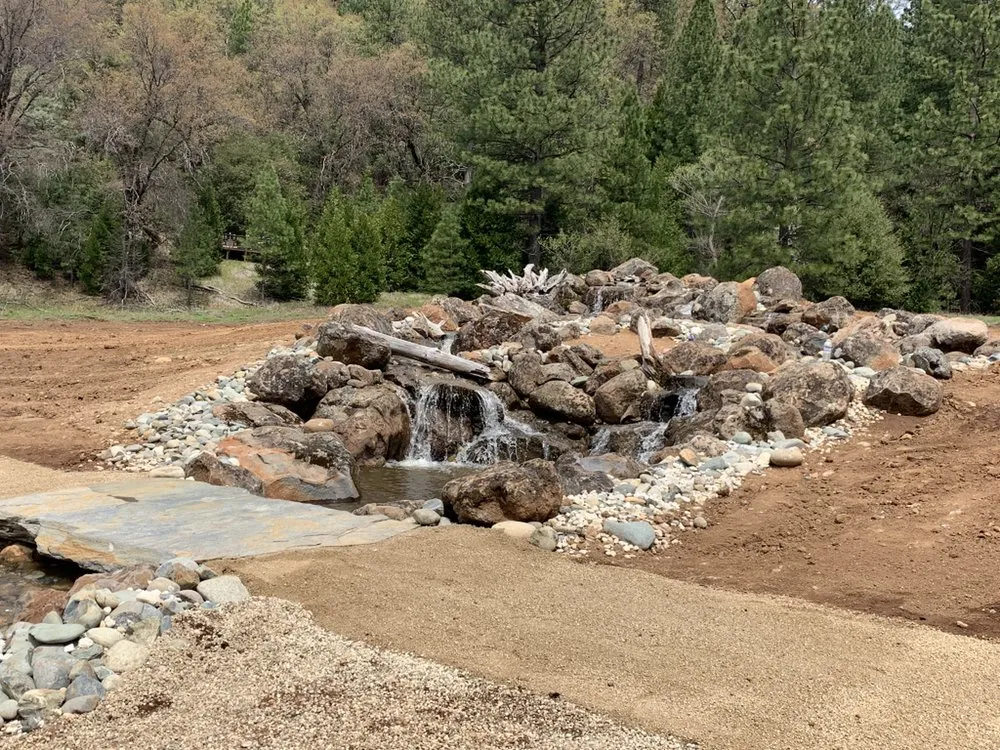 Professional yard maintenance in Lincoln, CA - American River Waterscapes