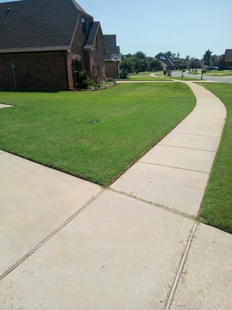Local lawn mowing service in Bossier City, LA - America's Choice Lawncare, Landscaping and Tree Removal