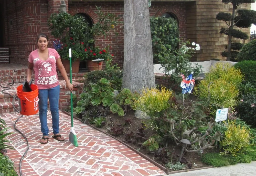 Expert lawn mowing service in Costa Mesa, CA - America's Landscaping