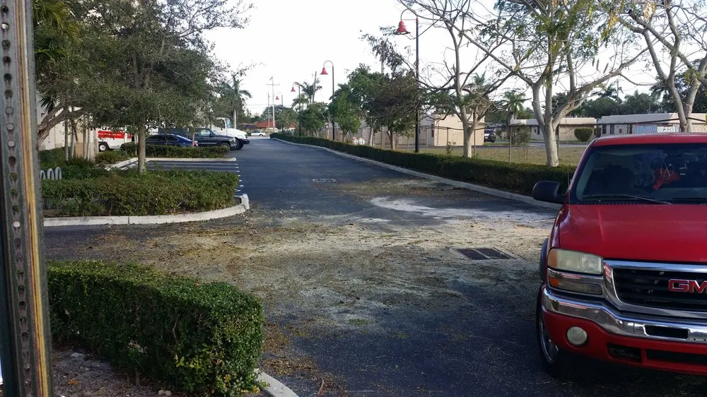 Top-rated yard cleanup service in Boca Raton, FL by Americuts Property Services