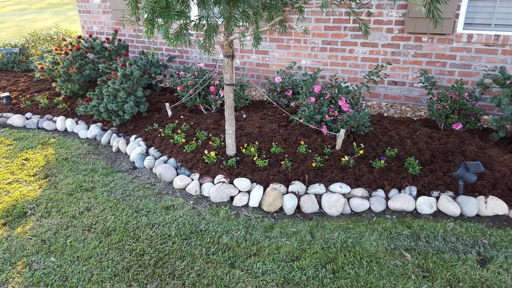 Expert outdoor landscaping in Lafayette, LA by Ameriscape Lawn & Landscape