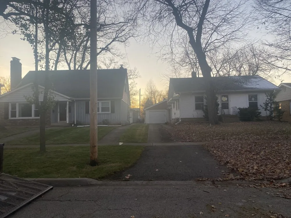 Local yard cleanup service in Roselle, IL - Amezquita Landscaping