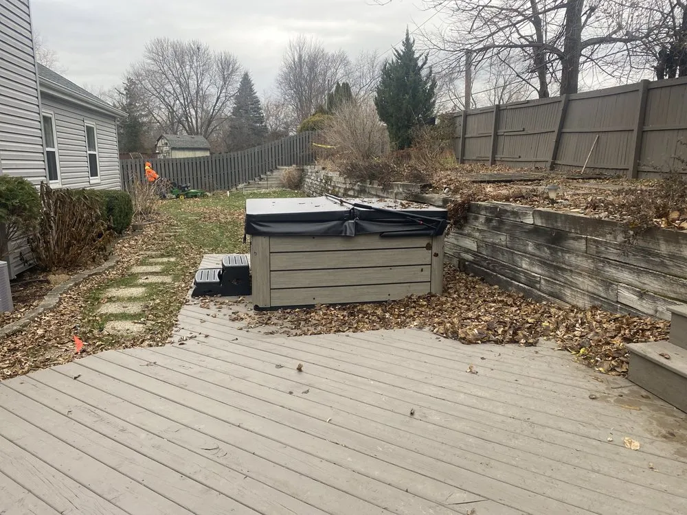 Custom lawn mowing service in Roselle, IL - Amezquita Landscaping