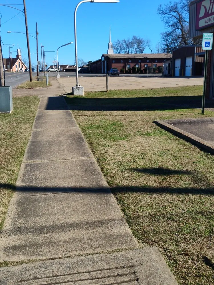 Local yard maintenance in Mac Ray, AR by AMF Lawn Care