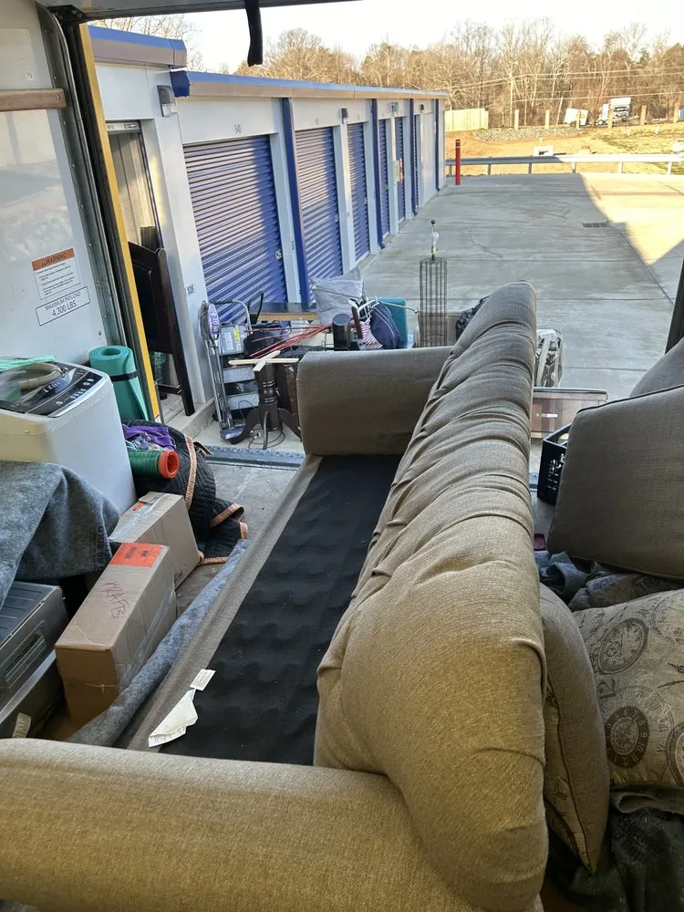 Expert lawn care service experts serving Newark, NJ - AMG Removal