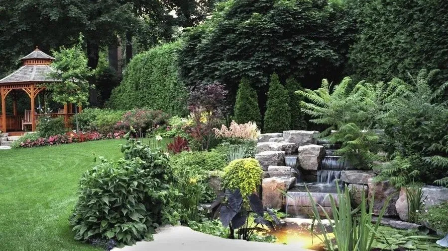 Top-rated garden landscaping in Oakton, VA by Amigo's Landscaping and Contracting Service