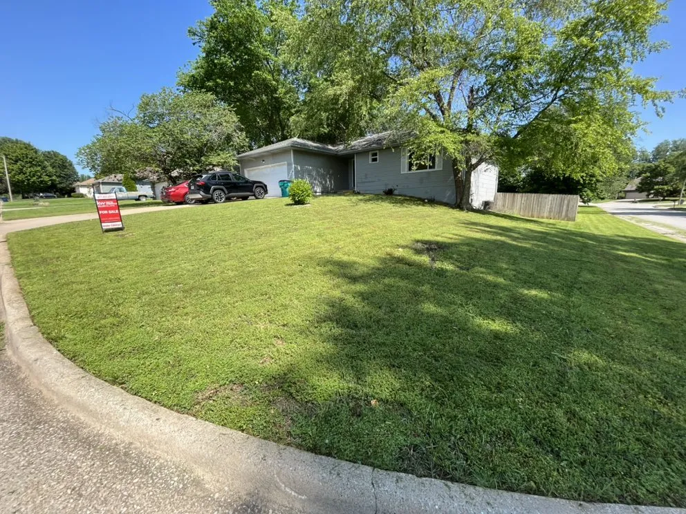 Affordable lawn mowing service in Springfield, MO - Amigos Lawn Care