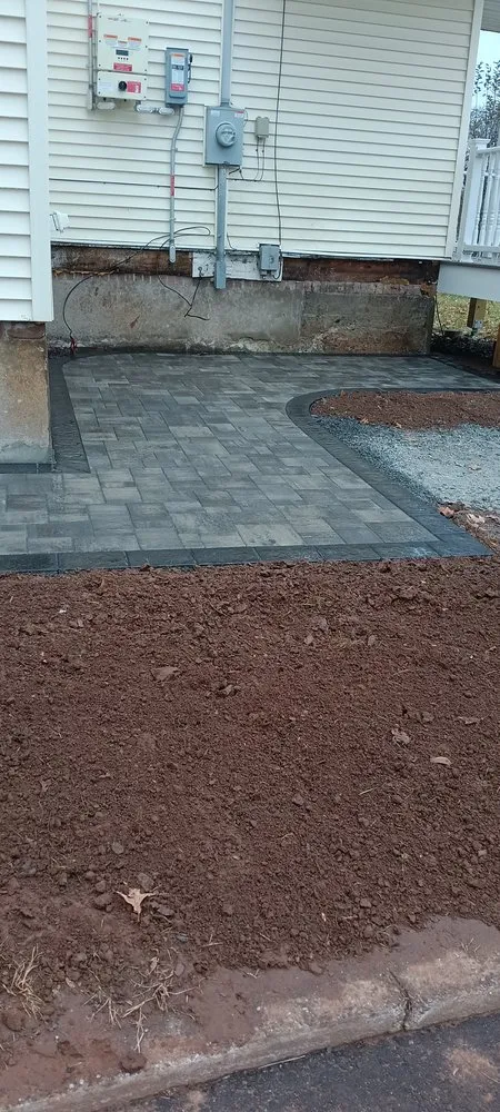 Affordable lawn care service in Hamden, CT by Amilcar Soto Landscape & Construction