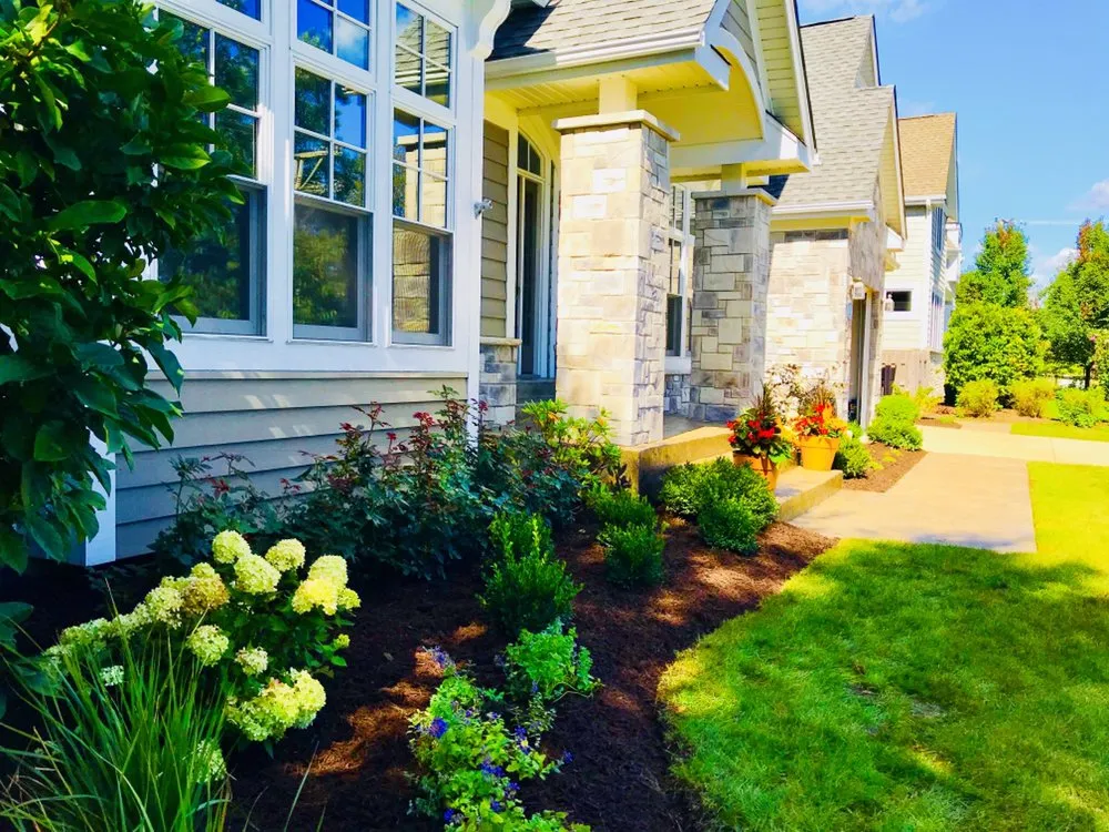 Expert garden landscaping experts serving Mt. Prospect, IL - Amliv Land Designs