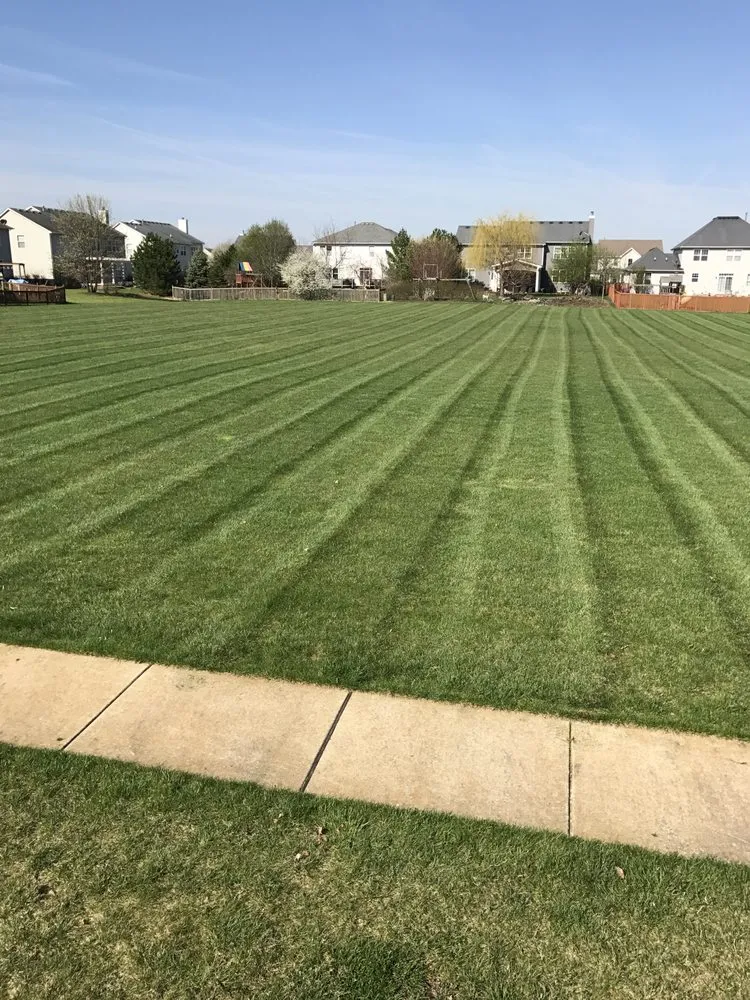 Expert garden landscaping experts serving Oswego, IL - Amy's Cutting Edge