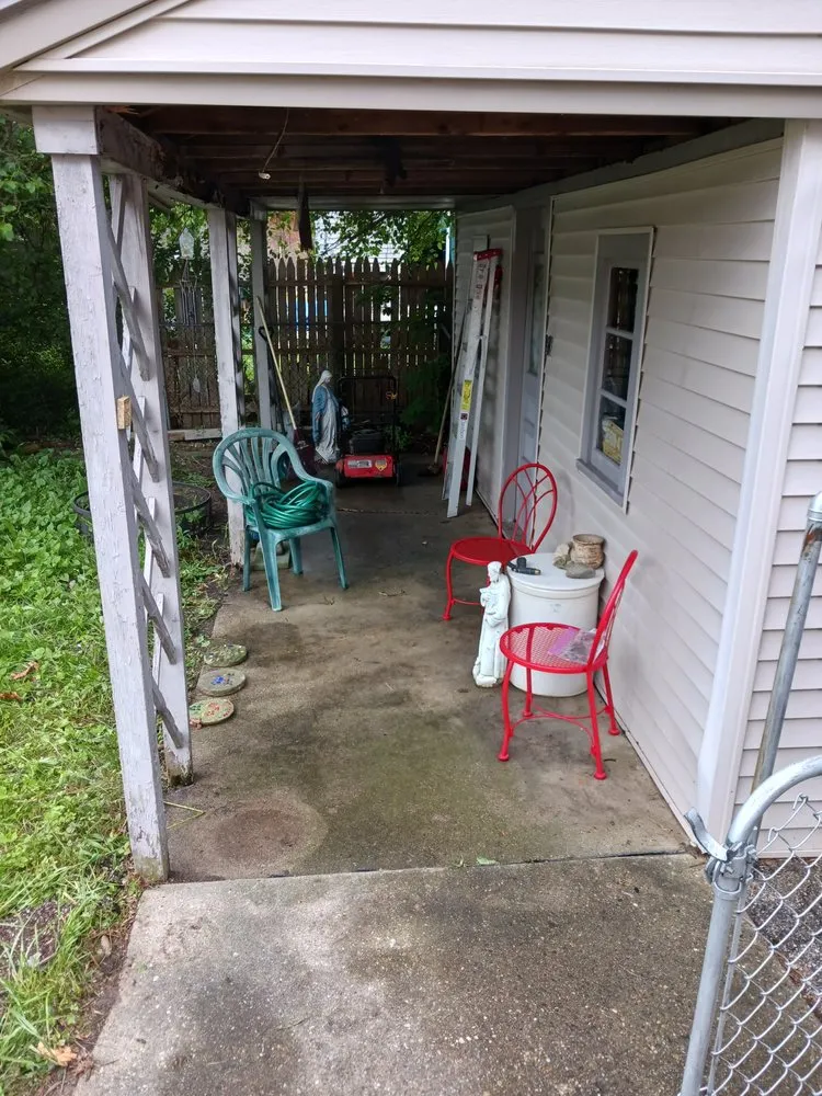 Professional yard maintenance in Flint, MI by An Extra Hand Services