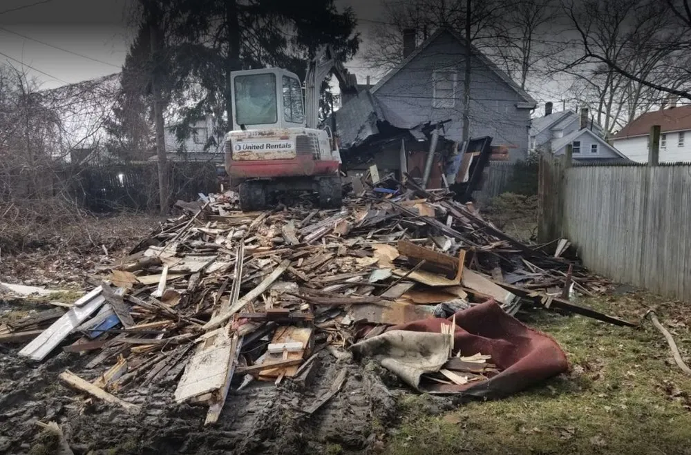 Professional yard cleanup service experts serving Staten Island, NY - ANA EXCAVATION