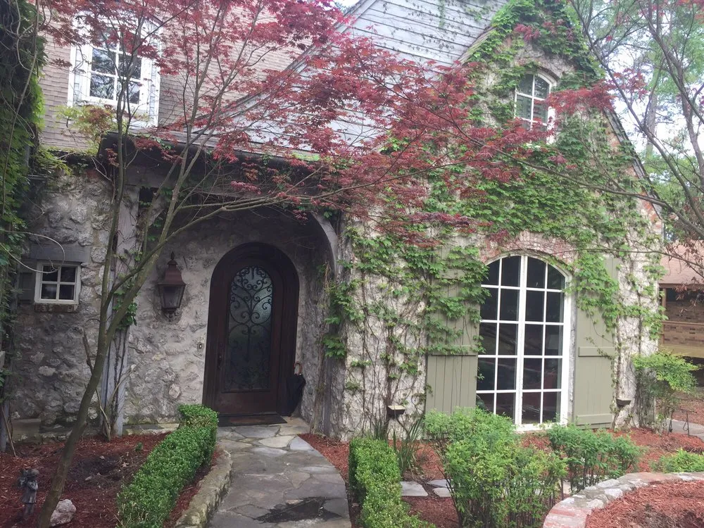 Custom yard cleanup service for homes across Flint, TX - Anderson Custom Landscaping