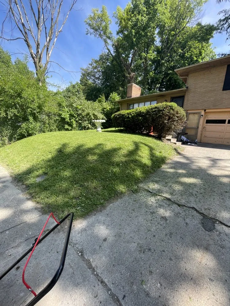 Top-rated lawn care service experts serving Anderson, IN - Anderson’s Finest Lawn Care