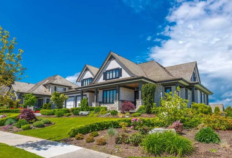 Trusted outdoor landscaping in Leesburg, VA by Andrades Lawn Services