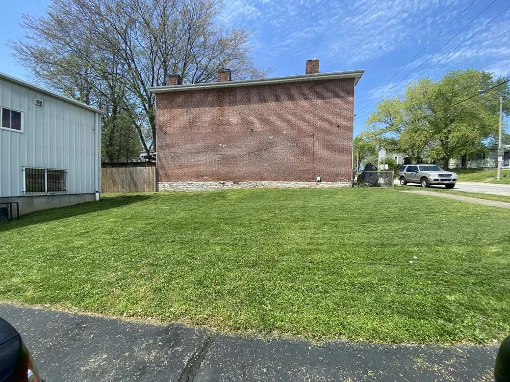 Trusted yard maintenance experts serving Saint Louis, MO - Andre’s landscaping