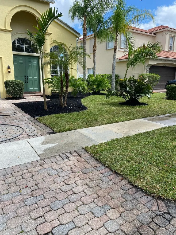 Expert yard maintenance for homes in Lantana, FL by Andres Lawn care