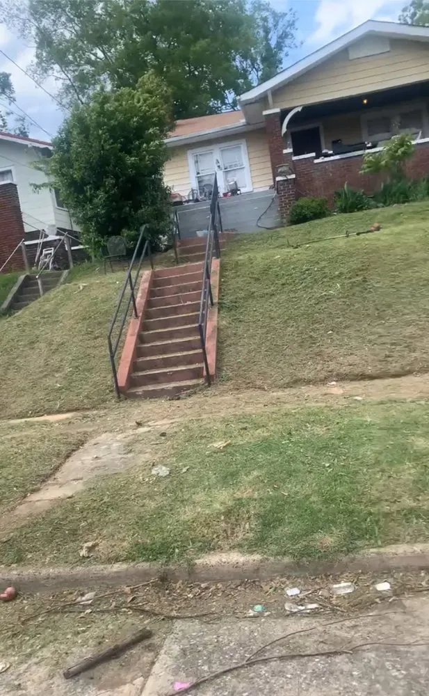 Custom yard maintenance in Warrior, AL by Andrew Phelps Landscape