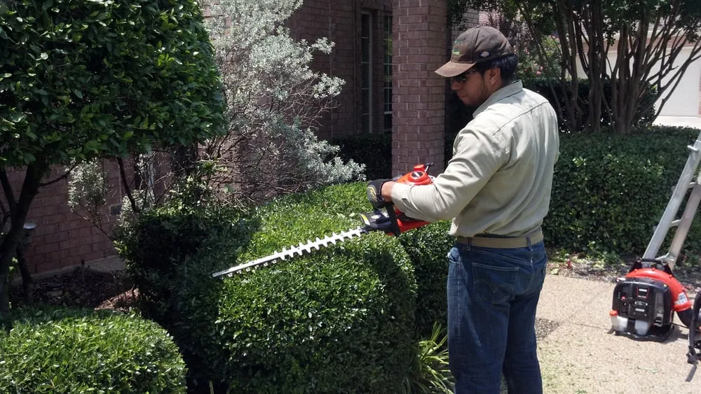 Custom residential landscaping in Fort Worth, TX by Andrew's Landscape & Land Maintenance